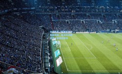 双帅危机，阿隆索帅位风雨飘摇，斯洛特战绩泥潭引管理层震荡